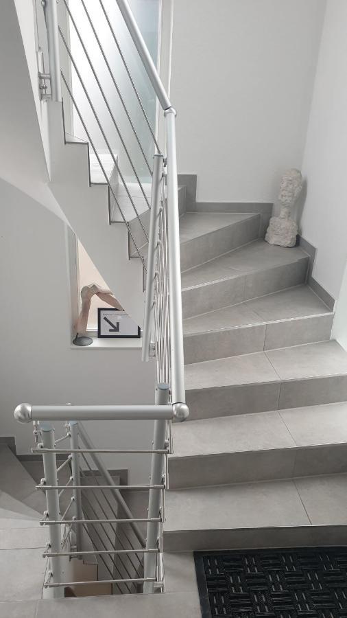 Apartments & Moeblierte Zimmer In Kahl Am Main, Kontaktloser Self Check-In, W-Lan, Schreibtisch, Duschbad, Kuechenzeile, Pkw-Plaetze Ngoại thất bức ảnh