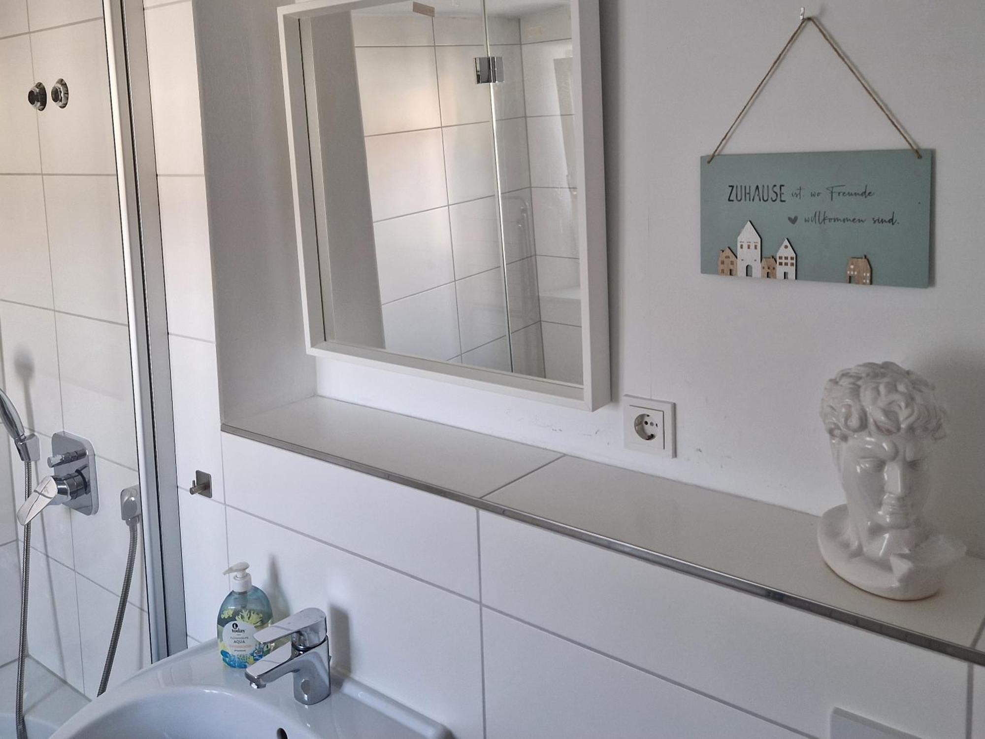 Apartments & Moeblierte Zimmer In Kahl Am Main, Kontaktloser Self Check-In, W-Lan, Schreibtisch, Duschbad, Kuechenzeile, Pkw-Plaetze Phòng bức ảnh